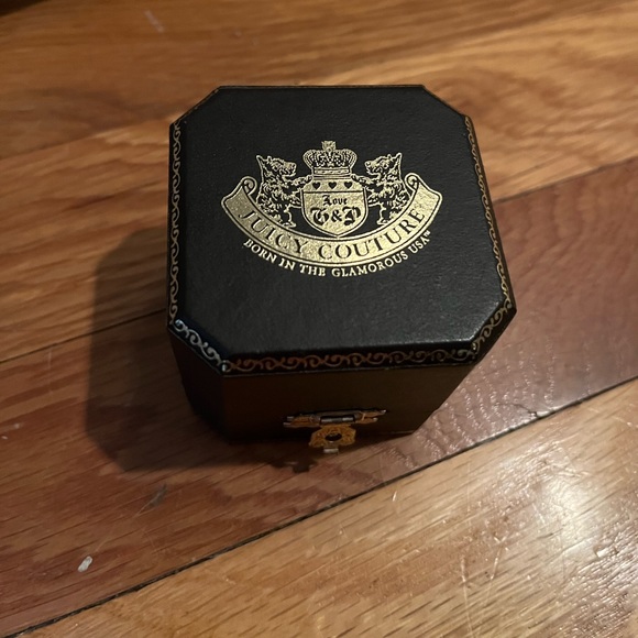 EUC ITB Juicy Couture Pearl Earrings without backings - Picture 3 of 5